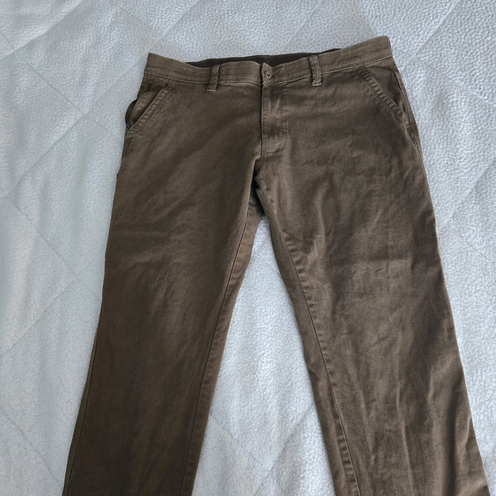 Weatherproof Pants carpenter style with zip on one side pocket. 38x30